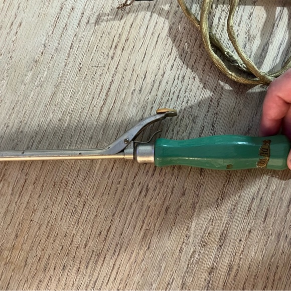 Vintage Turquoise Curling Iron - Picture 2 of 6